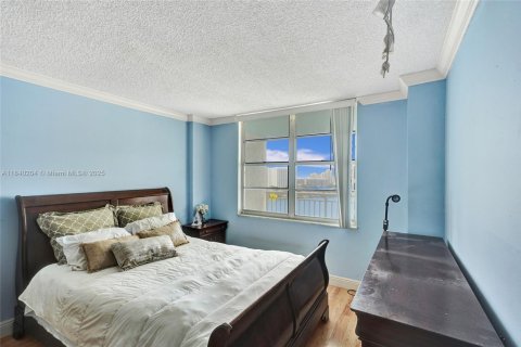 Condo in Sunny Isles Beach, Florida, 2 bedrooms  № 1832310 - photo 17