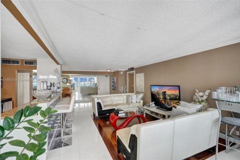 Condo in Sunny Isles Beach, Florida, 2 bedrooms  № 1832310 - photo 25