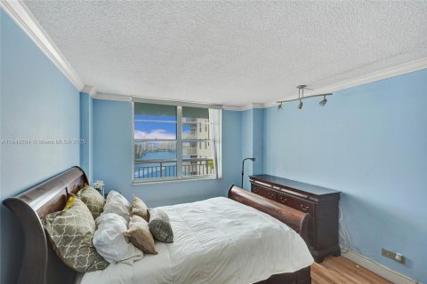 Condo in Sunny Isles Beach, Florida, 2 bedrooms  № 1832310 - photo 18