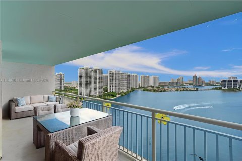 Condo in Sunny Isles Beach, Florida, 2 bedrooms  № 1832310 - photo 5