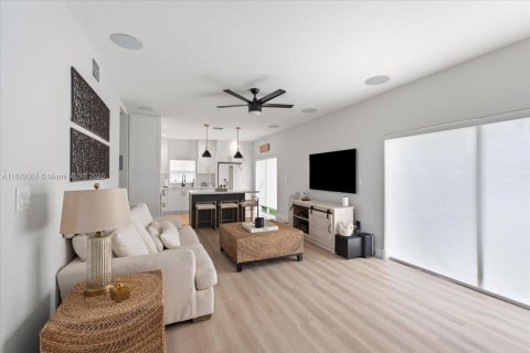 Купить виллу или дом в Майами, Флорида 3 спальни, 194.07м2, № 1949580 - фото 11