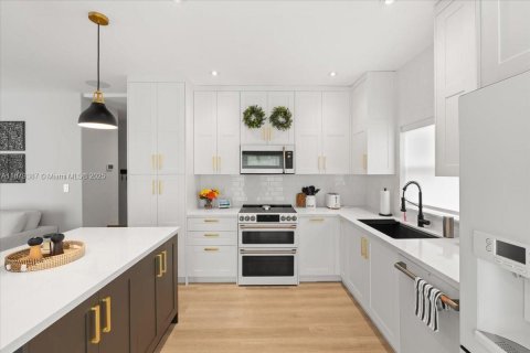 Купить виллу или дом в Майами, Флорида 3 спальни, 194.07м2, № 1949580 - фото 16