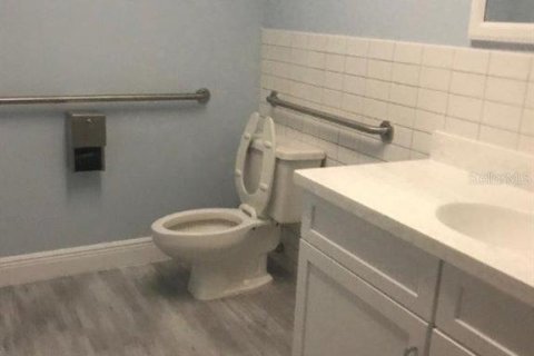 Propiedad comercial en alquiler en Edgewater, Florida, 551.93 m2 № 1845133 - foto 8