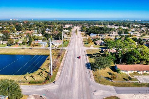 Propiedad comercial en alquiler en Edgewater, Florida, 551.93 m2 № 1845133 - foto 10