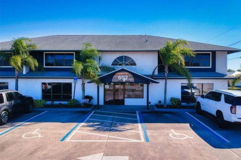 Propiedad comercial en alquiler en Edgewater, Florida, 551.93 m2 № 1845133 - foto 1