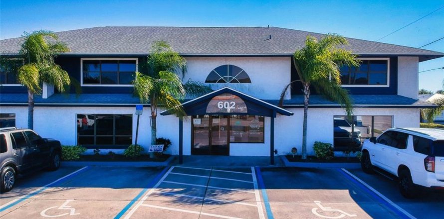 Propiedad comercial en Edgewater, Florida 551.93 m2 № 1845133