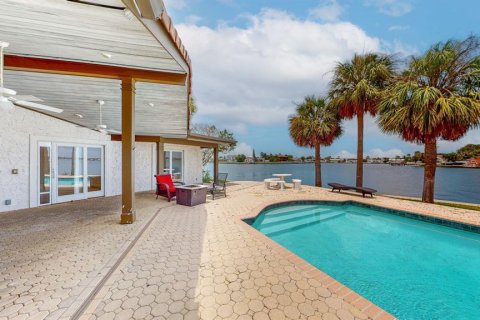 House in Saint Pete Beach, Florida 3 bedrooms, 214.14 sq.m. № 1846561 - photo 14