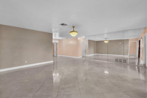 Villa ou maison à louer à Sunrise, Floride: 3 chambres, 145.3 m2 № 2411799 - photo 6