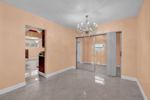 Villa ou maison à louer à Sunrise, Floride: 3 chambres, 145.3 m2 № 2411799 - photo 7