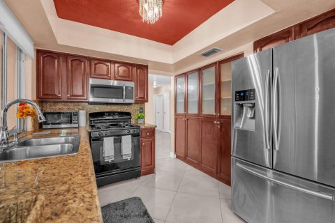 Villa ou maison à louer à Sunrise, Floride: 3 chambres, 145.3 m2 № 2411799 - photo 10