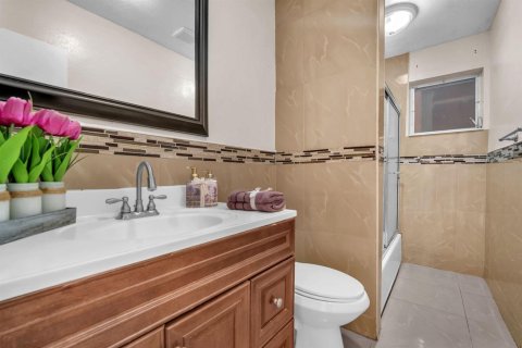 Villa ou maison à louer à Sunrise, Floride: 3 chambres, 145.3 m2 № 2411799 - photo 25