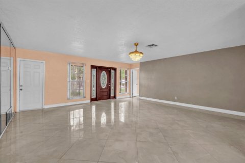 Villa ou maison à louer à Sunrise, Floride: 3 chambres, 145.3 m2 № 2411799 - photo 4