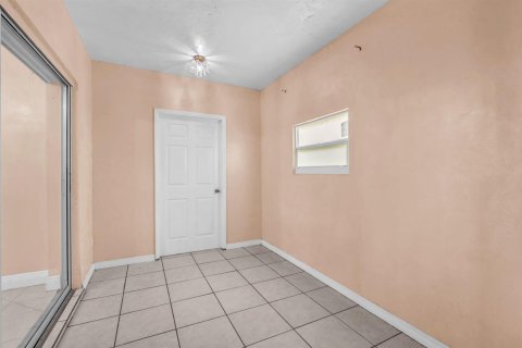 Villa ou maison à louer à Sunrise, Floride: 3 chambres, 145.3 m2 № 2411799 - photo 19