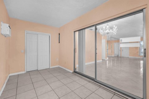 Villa ou maison à louer à Sunrise, Floride: 3 chambres, 145.3 m2 № 2411799 - photo 18