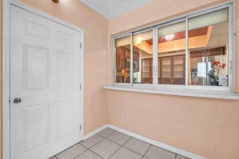Villa ou maison à louer à Sunrise, Floride: 3 chambres, 145.3 m2 № 2411799 - photo 16
