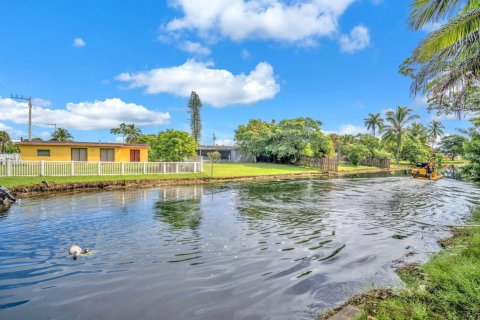 Villa ou maison à louer à Sunrise, Floride: 3 chambres, 145.3 m2 № 2411799 - photo 28