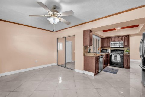 Villa ou maison à louer à Sunrise, Floride: 3 chambres, 145.3 m2 № 2411799 - photo 13