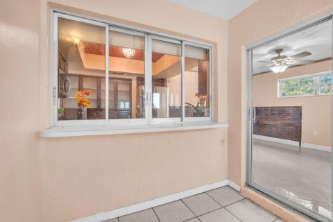 Villa ou maison à louer à Sunrise, Floride: 3 chambres, 145.3 m2 № 2411799 - photo 17