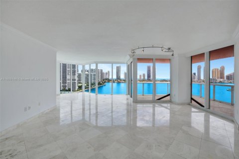 Condo in Aventura, Florida, 3 bedrooms  № 1713095 - photo 9