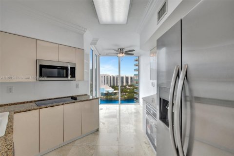 Condo in Aventura, Florida, 3 bedrooms  № 1713095 - photo 17