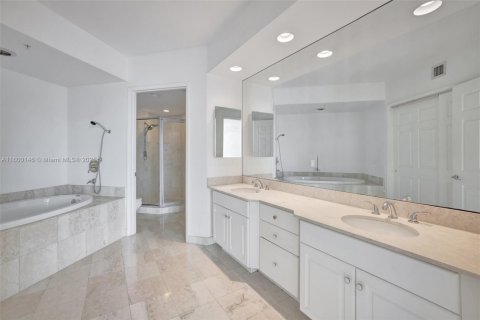 Condo in Aventura, Florida, 3 bedrooms  № 1713095 - photo 24