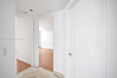 Condo in Aventura, Florida, 3 bedrooms  № 1713095 - photo 27