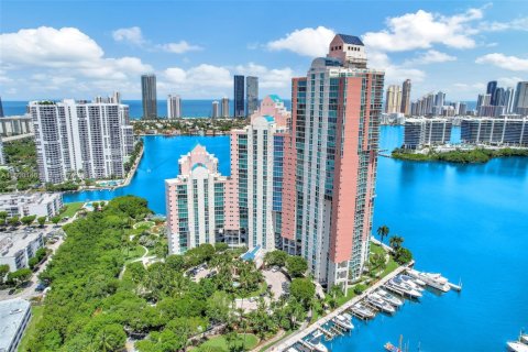 Condo in Aventura, Florida, 3 bedrooms  № 1713095 - photo 13