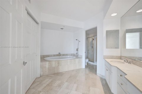 Condo in Aventura, Florida, 3 bedrooms  № 1713095 - photo 22