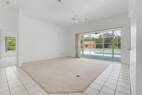 House in Dunnellon, Florida 4 bedrooms, 226.96 sq.m. № 2266840 - photo 25
