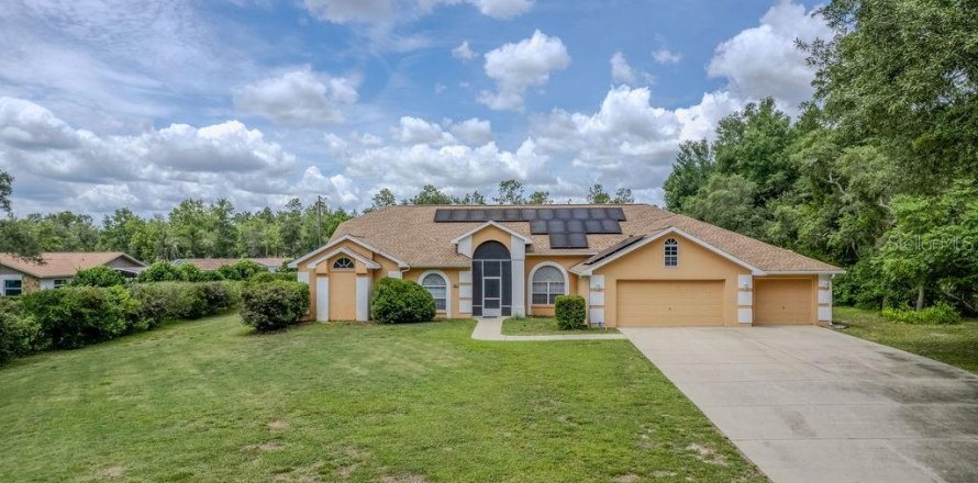House in Dunnellon, Florida 4 bedrooms, 226.96 sq.m. № 2266840