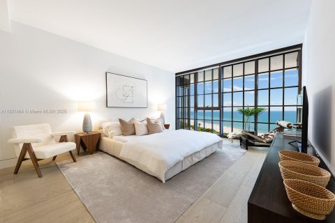 Condominio en venta en Surfside, Florida, 4 dormitorios, 481.7 m2 № 1975696 - foto 16