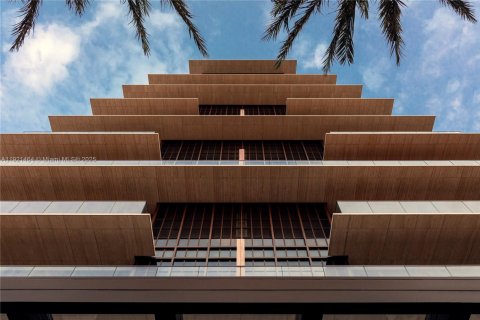 Condominio en venta en Surfside, Florida, 4 dormitorios, 481.7 m2 № 1975696 - foto 18