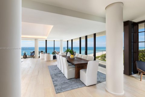 Condominio en venta en Surfside, Florida, 4 dormitorios, 481.7 m2 № 1975696 - foto 8