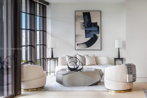 Condominio en venta en Surfside, Florida, 4 dormitorios, 481.7 m2 № 1975696 - foto 11