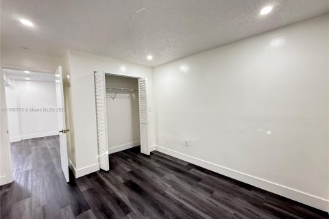 House in Miami, Florida 2 bedrooms, 69.68 sq.m. № 1952480 - photo 8
