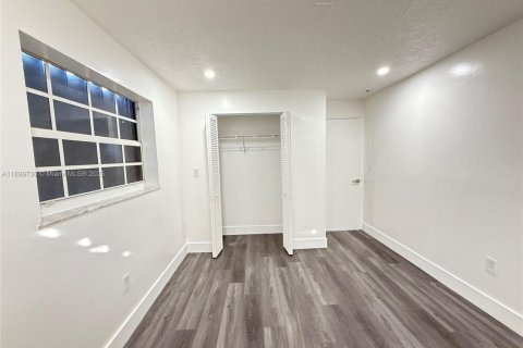 House in Miami, Florida 2 bedrooms, 69.68 sq.m. № 1952480 - photo 5