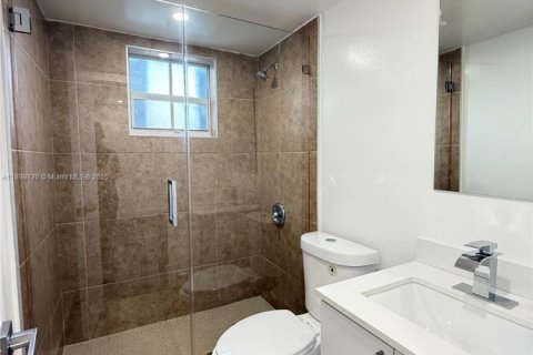House in Miami, Florida 2 bedrooms, 69.68 sq.m. № 1952480 - photo 3