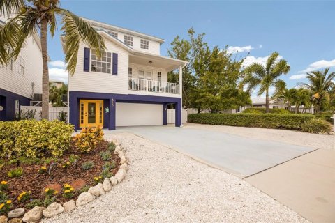 House in Holmes Beach, Florida 3 bedrooms, 211.91 sq.m. № 1643108 - photo 2
