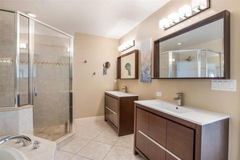 House in Holmes Beach, Florida 3 bedrooms, 211.91 sq.m. № 1643108 - photo 19