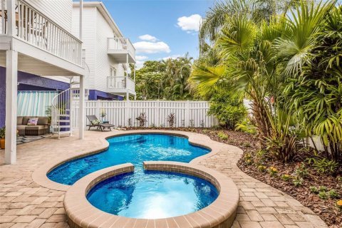 House in Holmes Beach, Florida 3 bedrooms, 211.91 sq.m. № 1643108 - photo 4