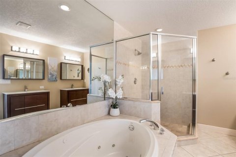 House in Holmes Beach, Florida 3 bedrooms, 211.91 sq.m. № 1643108 - photo 20