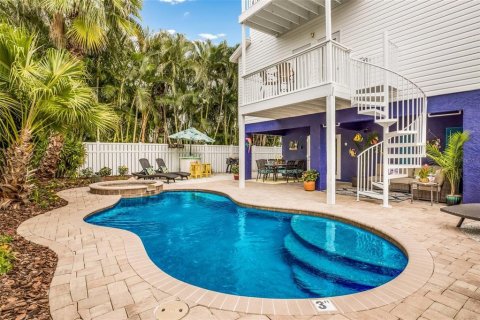 House in Holmes Beach, Florida 3 bedrooms, 211.91 sq.m. № 1643108 - photo 3