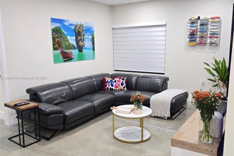 Casa en venta en Miami, Florida, 3 dormitorios, 147.71 m2 № 2021700 - foto 4