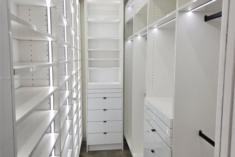 Casa en venta en Miami, Florida, 3 dormitorios, 147.71 m2 № 2021700 - foto 14