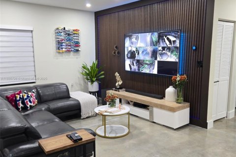 Casa en venta en Miami, Florida, 3 dormitorios, 147.71 m2 № 2021700 - foto 5