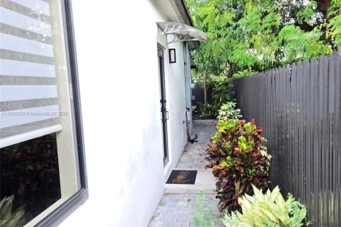 Casa en venta en Miami, Florida, 3 dormitorios, 147.71 m2 № 2021700 - foto 15