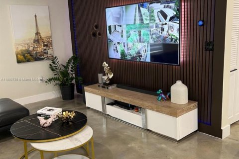 Casa en venta en Miami, Florida, 3 dormitorios, 147.71 m2 № 2021700 - foto 6