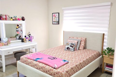 Casa en venta en Miami, Florida, 3 dormitorios, 147.71 m2 № 2021700 - foto 11