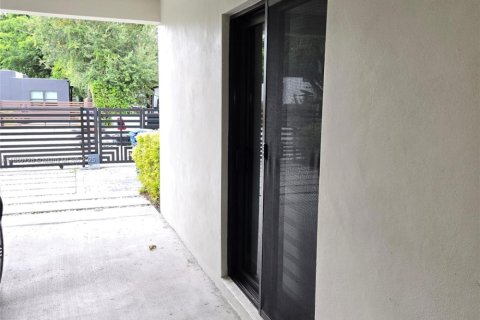Casa en venta en Miami, Florida, 3 dormitorios, 147.71 m2 № 2021700 - foto 13