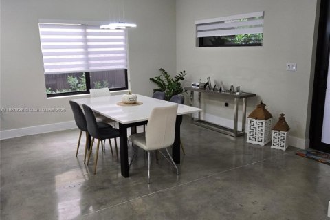 Casa en venta en Miami, Florida, 3 dormitorios, 147.71 m2 № 2021700 - foto 3